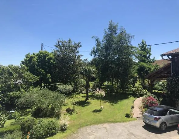 Chez Nicole Oda ve Kahvaltı Monlezun